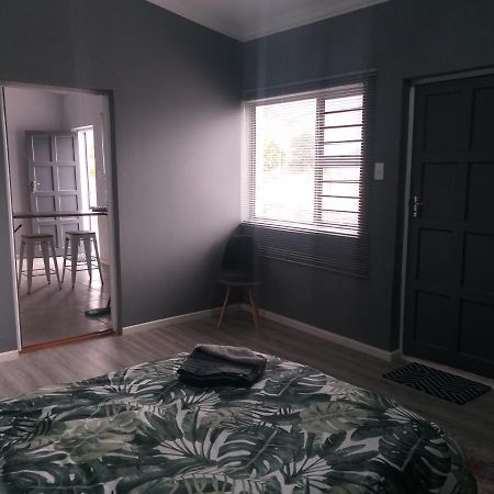 Tj Self-Catering Apartment Graaff Reinet Bagian luar foto