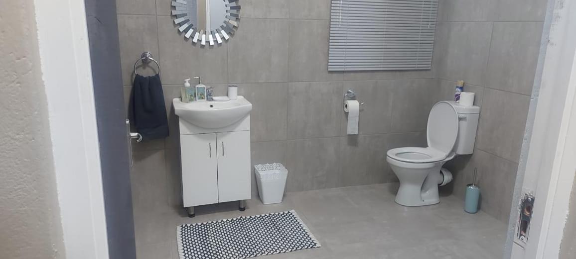 Tj Self-Catering Apartment Graaff Reinet Bagian luar foto