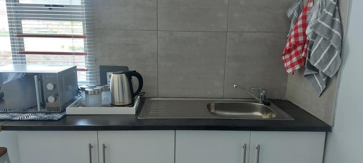 Tj Self-Catering Apartment Graaff Reinet Bagian luar foto