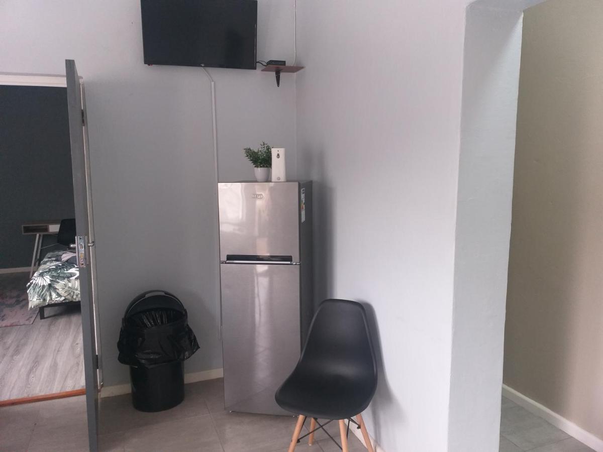 Tj Self-Catering Apartment Graaff Reinet Bagian luar foto