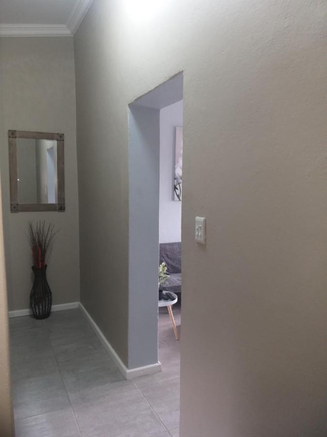 Tj Self-Catering Apartment Graaff Reinet Bagian luar foto