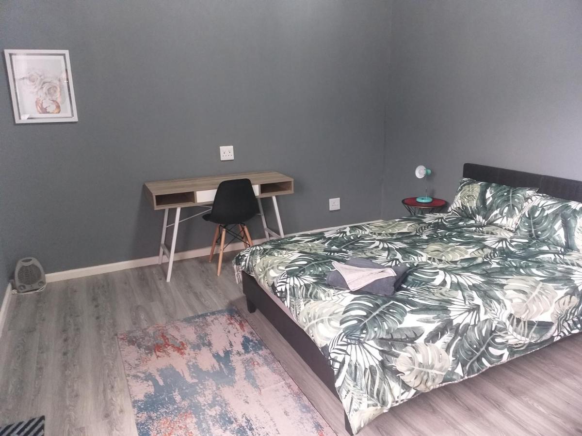 Tj Self-Catering Apartment Graaff Reinet Bagian luar foto
