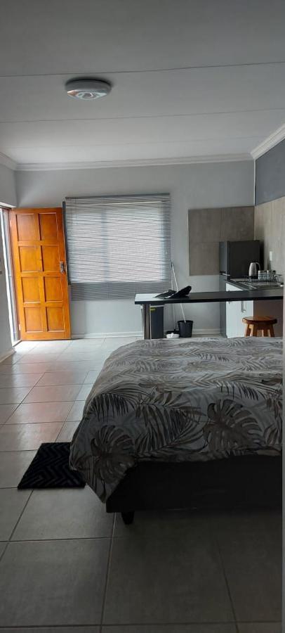 Tj Self-Catering Apartment Graaff Reinet Bagian luar foto