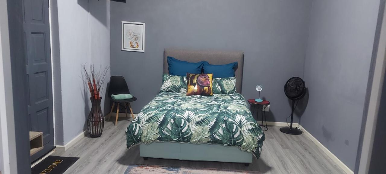 Tj Self-Catering Apartment Graaff Reinet Ruang foto