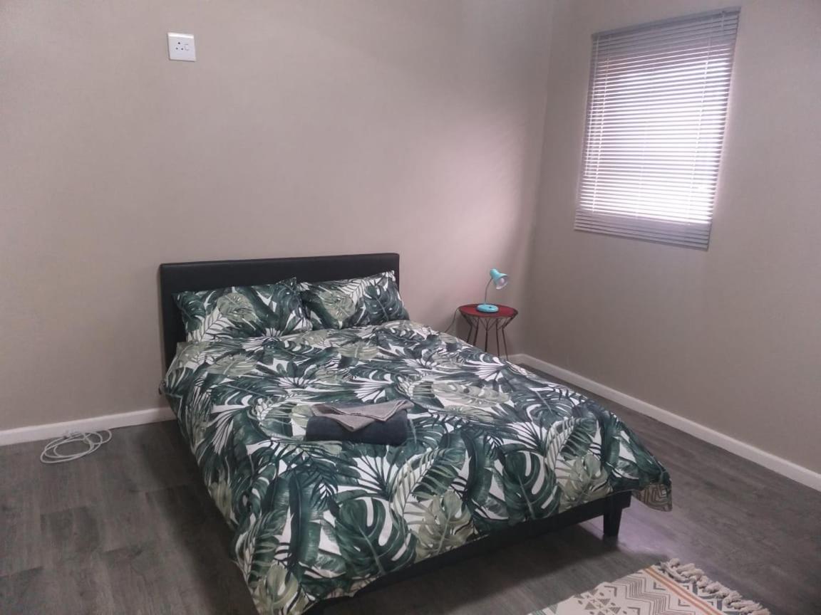 Tj Self-Catering Apartment Graaff Reinet Bagian luar foto