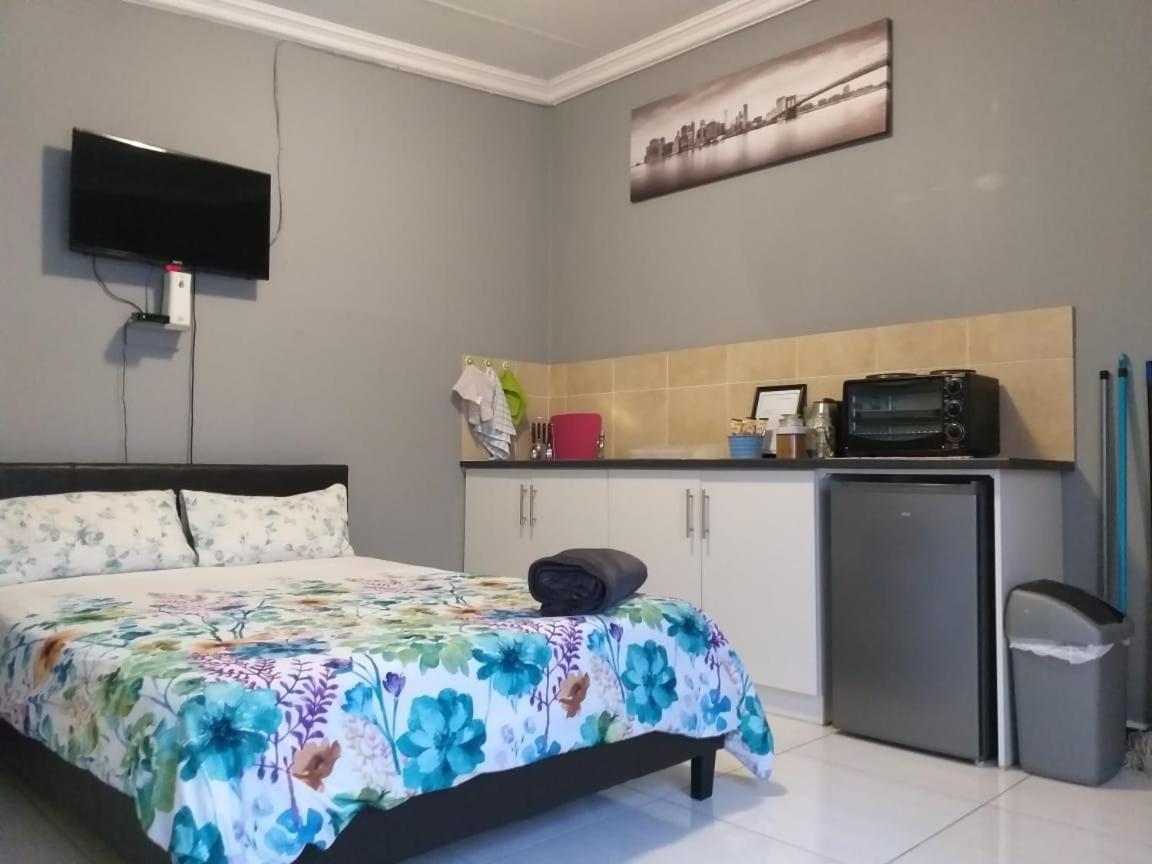 Tj Self-Catering Apartment Graaff Reinet Ruang foto