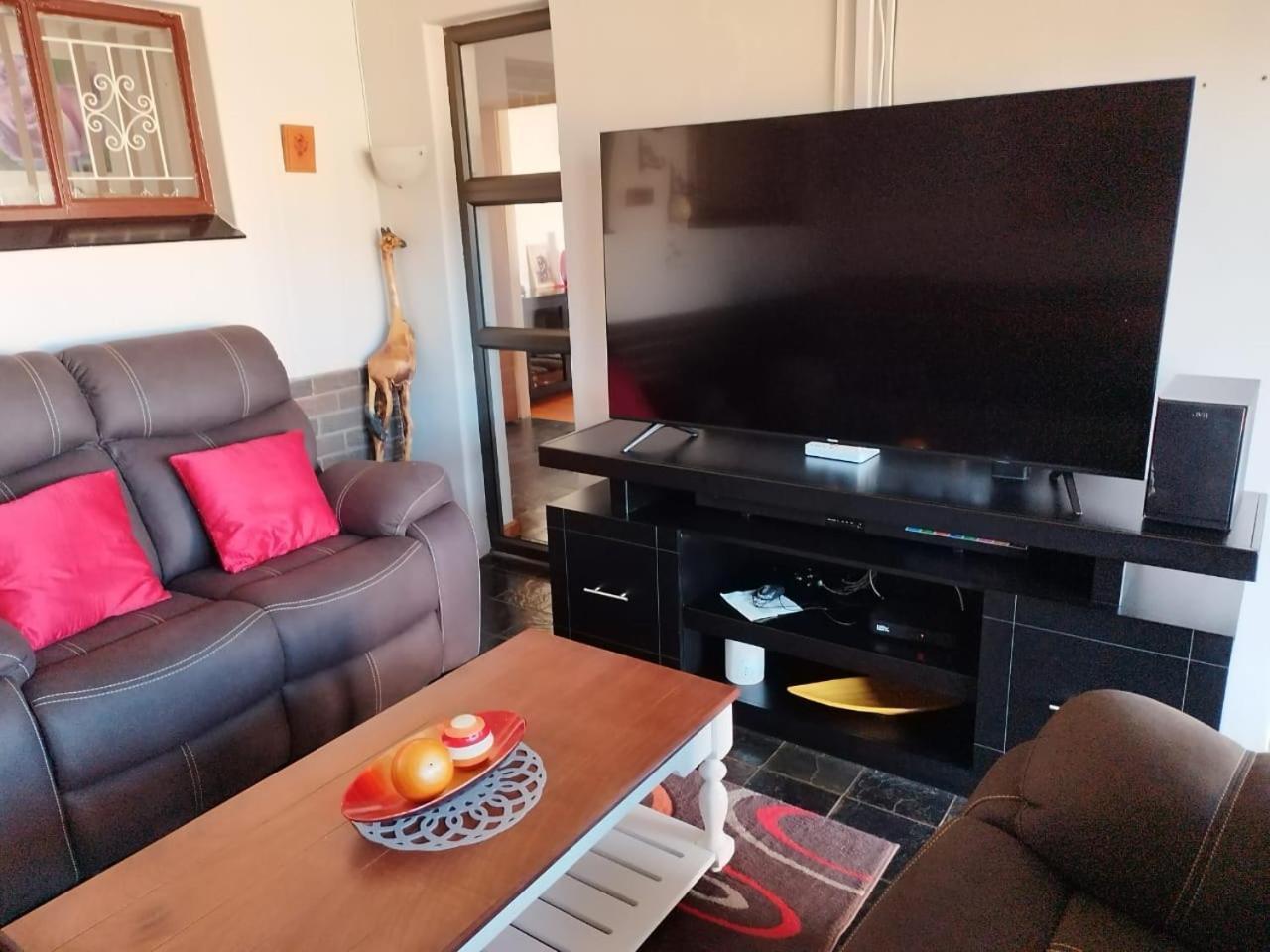 Tj Self-Catering Apartment Graaff Reinet Ruang foto
